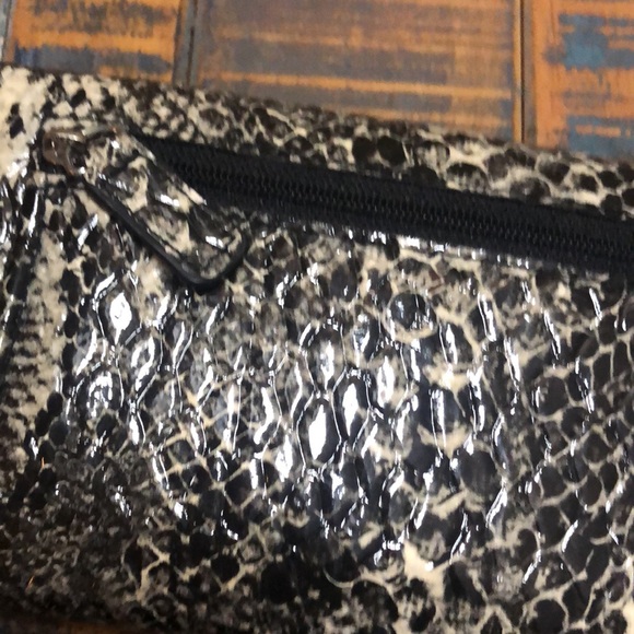 Kenneth Cole Reaction Women’s Wallet - Picture 4 of 8